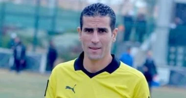 حكم محمود ناجي مباراة بيراميدز وسموحة في الجولة الختامية للدوري المصري