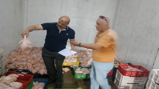 حملات رقابية بالإسكندرية تسفر عن ضبط 52 طن من الأغذية والزيوت الفاسدة