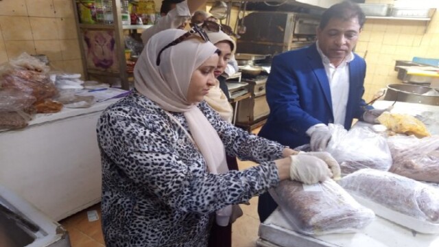 حملة تفتيشية تكشف عن لحوم ومصنعات فاسدة بالأقصر بعد تغيير لونها ورائحتها