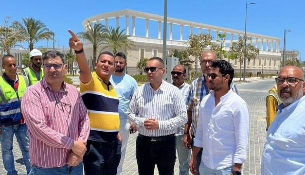 رئيس العلمين الجديدة يقوم بجولة تفقدية لمتابعة تجهيزات مركز المؤتمرات والمعارض الدولية لاستقبال الفعاليات العالمية