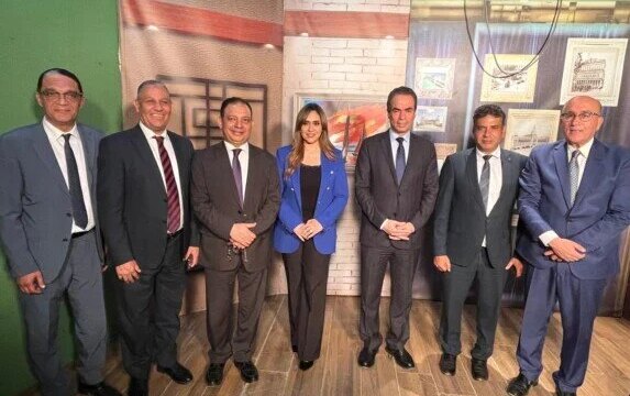 رئيس الهيئة الوطنية للإعلام يزور أسرة القناة الخامسة وإذاعة الإسكندرية لتطوير التعاون