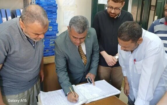 زيارة غير متوقعة لمدير صحة المنيا تسفر عن إحالة المتغيبين بوحدة «نزلة الفلاحين» للتحقيق