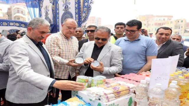 زيارة ميدانية لمحافظ الشرقية لسوق «اليوم الواحد» بالزقازيق لتفقد توافر السلع وجودتها