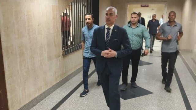 زيارة ميدانية لنائب رئيس جامعة أسيوط للاطمئنان على مصابي حادث أبنوب بمستشفى الطوارئ