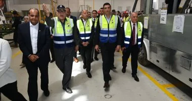 “` زيارة ميدانية مثمرة لوزير الصناعة لمصنع شركة النصر للسيارات بحلوان حيث أشاد بجودة السيارات المصنعة “`