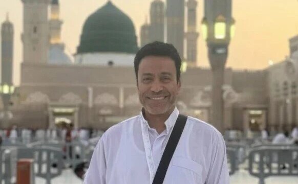 سامح حسين يبعث رسالة مؤثرة لجمهوره قبل أداء فريضة الحج من المسجد النبوي