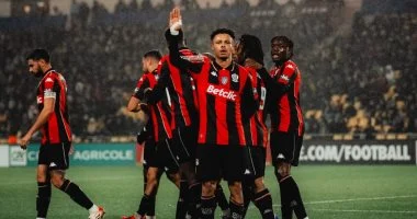 سانت إيتيان يواجه نيس في مباراة مصيرية ضمن ملحق الهبوط بالدوري الفرنسي