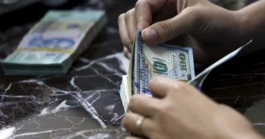 “` سعر الدولار مقابل الجنيه اليوم السبت يشهد تغييرات ملحوظة في البنوك المصرية “`