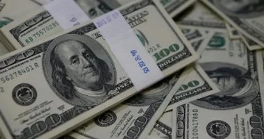 “` سعر الدولار يشهد ارتفاعاً ليصل إلى 52.85 جنيه في البنك الأهلي المصري اليوم السبت “`