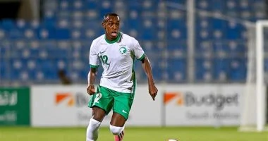 سعود عبد الحميد يعود للمنتخب السعودي بعد حل أزمة جواز السفر بشكل نهائي