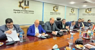 “` شعب الأحذية والمصنوعات الجلدية يناقش القضايا والتحديات ويستكشف فرص النمو المستقبلية “`