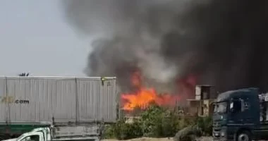 شهود العيان يروون تفاصيل حريق محطة فرز المحاصيل على الطريق الصحراوي