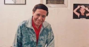 عادل إمام يحتفل بعيد ميلاده الـ86 كرمز بارز في السينما المصرية اليوم