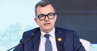 “` عقد وزير التخطيط سلسلة من اللقاءات المكثفة مع ممثلي البنوك والمؤسسات الدولية والقطاع الخاص لتعزيز التعاون “`