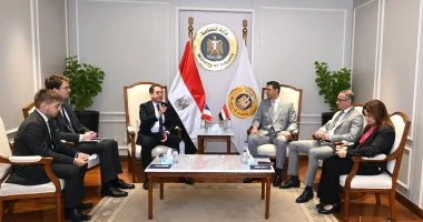 “` على طاولة المفاوضات، وزير الصناعة يناقش مع سفير فرنسا سبل نقل التكنولوجيا لتعزيز التعاون الاقتصادي “`