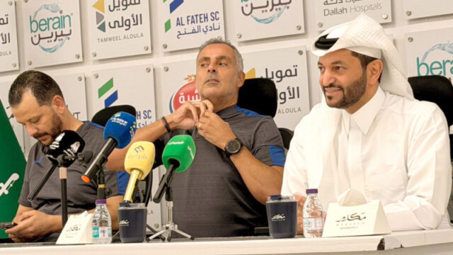 عناوين مثيرة: جوميز يؤكد رضاهم عن أداء الفتح وإمكانيات الأفضلية
