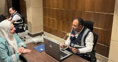غرفة عمليات بعثة حج القرعة بمكة: نشاط مستمر وكواليس مثيرة تجعل النحل ينام