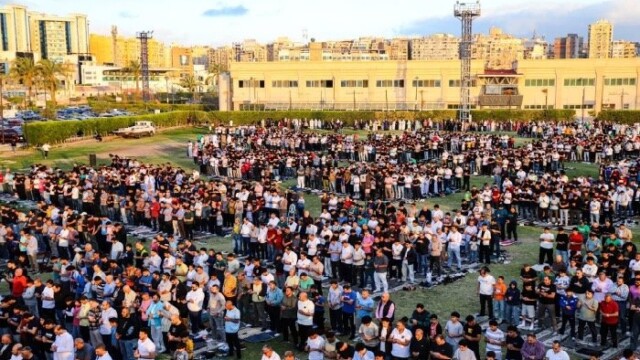 في حدث مميز، 150 ألف مُصلٍ يؤدون صلاة عيد الأضحى بمختلف الهيئات الشبابية والرياضية بالإسكندرية