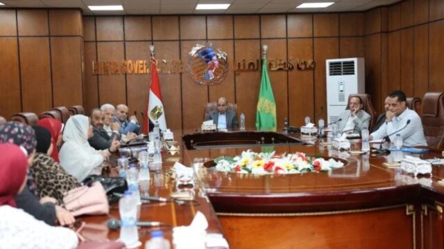 في خطوة جديدة، محافظ المنيا يبدأ إجراءات تثبيت المعلمين المتعاقدين وصرف مستحقاتهم بالتعاون مع البرلمان
