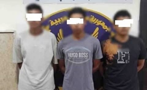 في واقعة مثيرة بالقناطر الخيرية، ضبط 3 طلاب اعتدوا على مدرسهم وتسببوا في تصويره أثناء الاعتداء