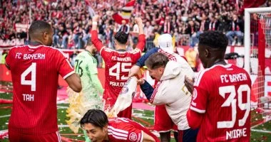 كين يتألق وأوليسي يتصدر.. مراسم تتويج بايرن ميونخ بلقب الدوري الألماني