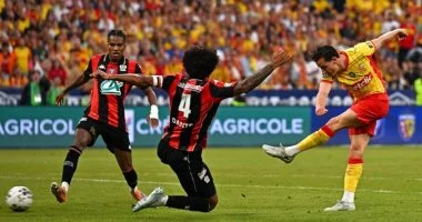 لانس يحقق التفوق على نيس 2-1 في الشوط الأول بنهائي كأس فرنسا