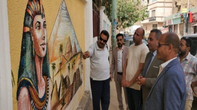 لوحات تحكي تاريخ مصر… مدارس فرشوط تزين أسوارها برسومات وطنية مميزة