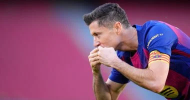 ليفاندوفسكي يؤجل اتخاذ القرار بشأن عرض الهلال السعودي المثير للاهتمام