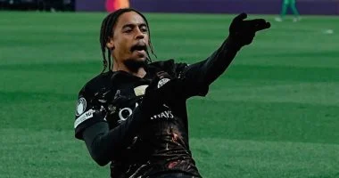 ليفربول يكتشف بديل محمد صلاح المميز في الدوري الفرنسي المعزز بالإمكانيات الخارقة