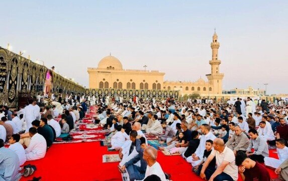 مئات المصلين يحتفلون بعيد الأضحى في ساحات ومساجد محافظة المنوفية وسط أجواء مميزة
