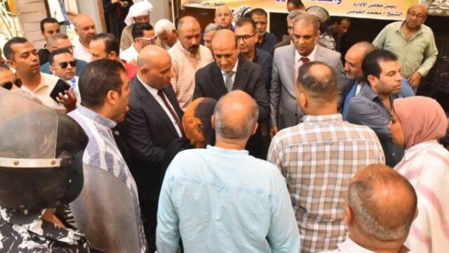 محافظ أسيوط يلفت الأنظار بتخصيص وحدة سكنية لسيدة غير قادرة خلال احتفالية بمساكن «بني عدي»