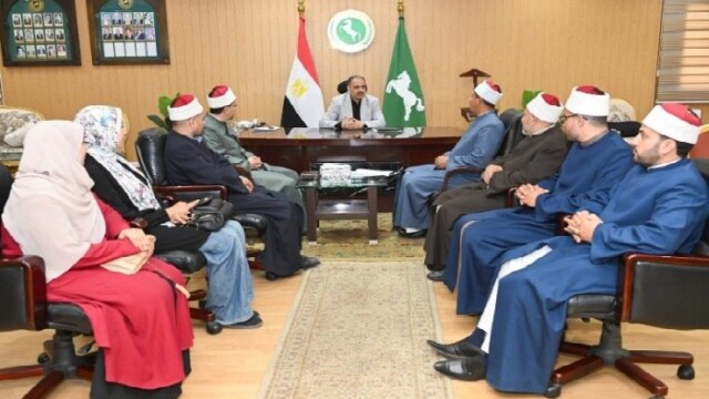محافظ الشرقية يناقش مع مدير الوعظ خطة تنفيذ قوافل دعوية لنشر الفكر الوسطي