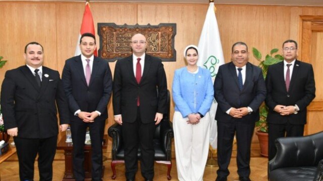 محافظ الفيوم يرحب بالمهنئين بعيد الأضحى المبارك ويعبر عن سعادته بالاحتفالات