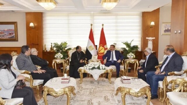 محافظ بورسعيد يستقبل وفد كنيسة أسقفية الزهور لتقديم التهاني بمناسبة عيد الأضحى المبارك