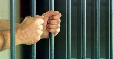 محكمة سوهاج تقضي بالسجن المؤبد على عامل بتهمة الاتجار في المخدرات