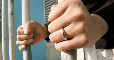 محكمة قنا تؤجل النظر في قضية متهمة بقتل طفلة وسرقة ذهبها