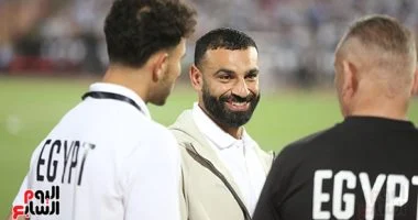 محمد صلاح يتألق في استاد القاهرة قبيل اللقاء المرتقب مع روسيا… صور جديدة