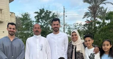 محمود الونش يحتفل بعيد الأضحى مع أسرته بجلابية بيضاء في أجواء عائلية