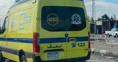 مصرع شاب وإصابة آخرين في حادث تصادم مروع بين سيارتين بالعياط