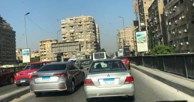 مصرع شخص بعد صدمه بسيارة أثناء عبوره شارع العجوزة المزدحم