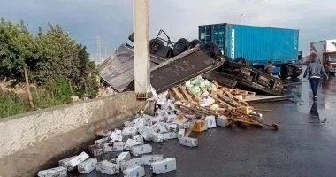مصرع وإصابة العشرات في حادث تصادم مروع لسيارتين بطريق توشكى