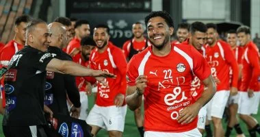 ممر شرفي للمنتخب الوطني احتفالاً بمرموش وتقديم اللاعبين الجدد في التدريب
