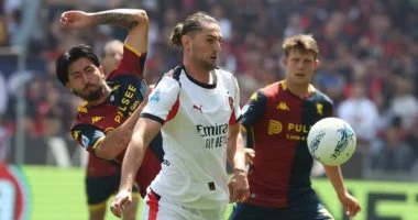 ميلان يحقق انتصاراً ثنائياً في جنوى ويقترب من التأهل لدوري الأبطال