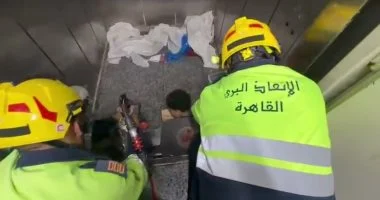 نجاة طفل بطريقة مذهلة بعد اصطدام كابينة مصعد بعقاره في بولاق الدكرور