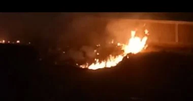 نجاح فرق الإطفاء في إخماد حريق مخلفات على سطح عقار في المعادي