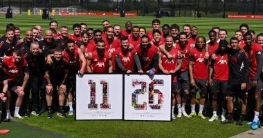 نجوم ليفربول يودعون محمد صلاح وروبرتسون قبل المران الأخير للرحيل المرتقب
