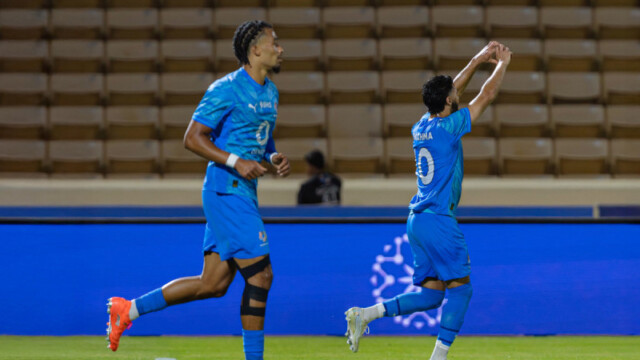 نيوم يتألق ويحقق فوزًا مثيرًا على الشباب في الدوري