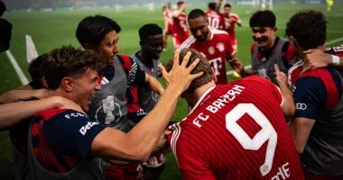 هاري كين يسجل هاتريك ليقود بايرن ميونخ للتتويج بكأس ألمانيا على شتوتجارت