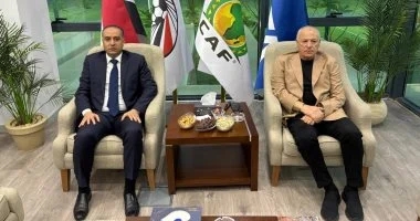 هانى أبو ريدة يعقد لقاءً هاماً مع وزير الشباب والرياضة الجزائري لتعزيز التعاون