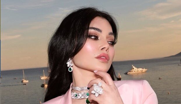 هيفاء وهبي تبرز أناقتها وتأسر القلوب خلال ظهورها المميز في باريس